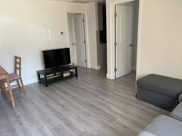 $1,300 / 1 hab - 160 pies2 - Compartir 2 hab/1 ba con un Profesional en un Barrio Agradable (san jose oeste)63667995039873120