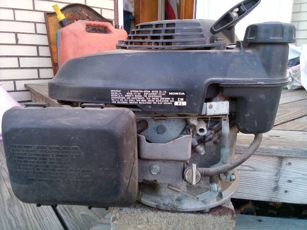 Honda 5.5 HP vertical shaft engine 1