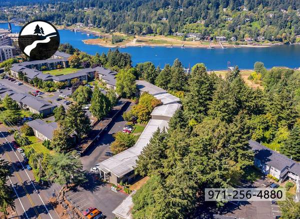 $1,595 / 2br - Access to MAX Line & Other Transport + Two Bedroom in Secluded Area (Milwaukie Heights)63914740469891120