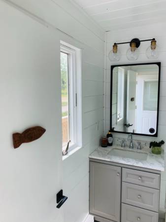 $1350.00 / 2br - 950ft2 - Furnished Updated 2 bd chalet Lakefront community63826611870081122
