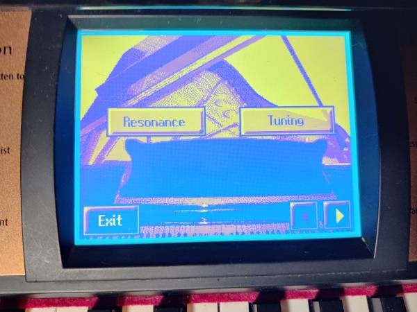 Roland KR-7 digital piano with weighted keys - musical instruments