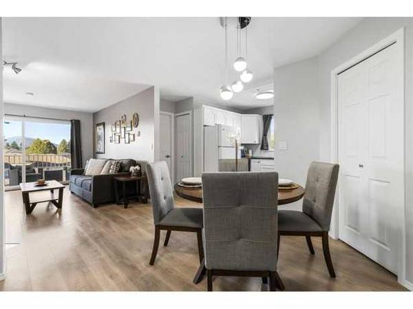 Beautifully updated TOP FLOOR 2-bedroom, 1-bath condo 1