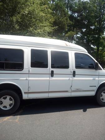 GMC Savana 1500 - $4,50063621706444163122