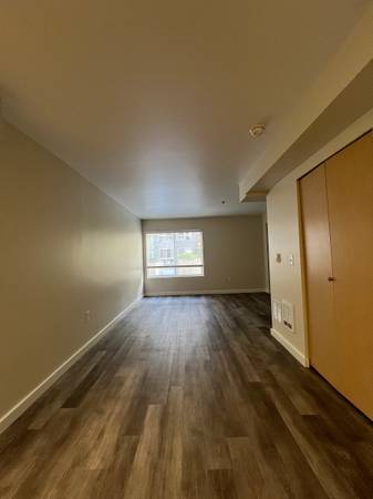 $1,685 / 424ft2 - Estudio Tranquilo con Patio – Confort que se Une a la Comodidad (Downtown Bellevue, Eastside, Microsoft, Overlake, Amazon)63808059038595120