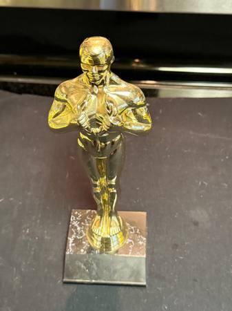 Réplica del premio Oscar, 24 cm de altura - 10 USD (Bellevue)63471357049857123