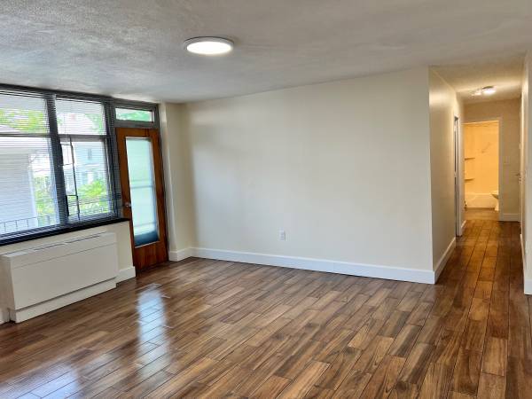 $2,195 / 1br - RENOVATED ONE BEDROOM APARTMENT, INCLUDES ALL, NO FEES, BALCONY 4th FL (BELMONT, WATERTOWN, CAMBRIDGE WALTHAM)63856446673283122