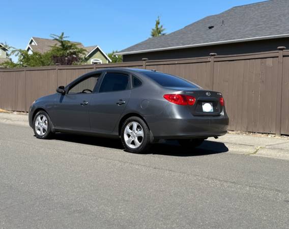 2008 Hyundai ELANTRA five speed manual - $2,550 (Auburn)63617234465281122
