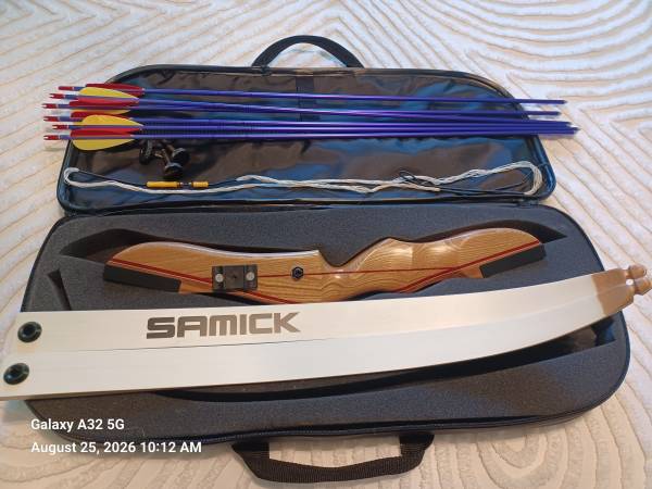 Archery Samick Lefthanded Recurve Bow, Arrows, Accessories and Case 1