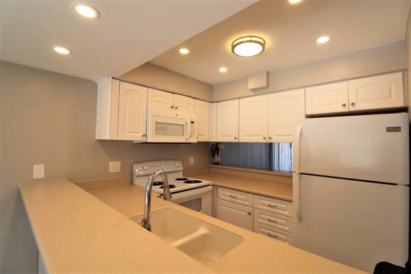 $1,775 / 2br - Two Story, 2/1.5 Townhouse in Sarasota! (Sarasota)63791129595267123