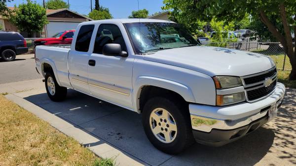 2006 Chevrolet Silverado 1500 Z71 4x4 Extended Cab - $6,50063619328443523124
