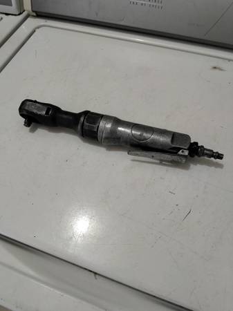 Very nice works excellent 3/8 drive air ratchet 1