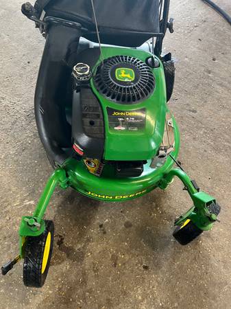 John Deere JS40 self propelled mower with attachments 1
