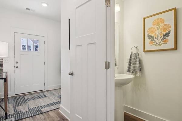 $2,350 / 3br - 1600ft2 - Effective Rent $1,990 - Luxury 3-4 Bed Townhomes (8 Weeks Free!!) (Mills River)64029208921986122