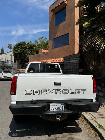 1997 Chevrolet K1500 Cheyenne 4x4 con transmisión manual - $5.800 (Silver Lake)63470773610499124