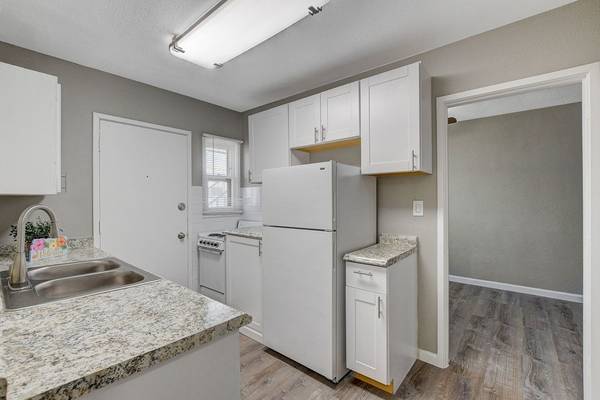 $875 / 1br - 536ft2 - Public Transportation, 1/BD, in Las Vegas NV (217 S Maryland Pkwy, Las Vegas, NV)63859501308675123