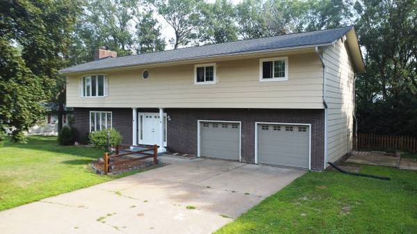 $384,900 / 5br - 3935ft2 - $384,900 / 5br - 4ba - 3,935 sq ft - 911 Radcliffe Avenue (Altoona)63655162274435120