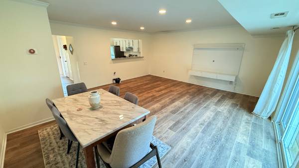 $2550.00 / 3br - 1190ft2 - 3 BEDROOM 1.5 BATH Townhome - Located in the Best School District in M64040025539331124