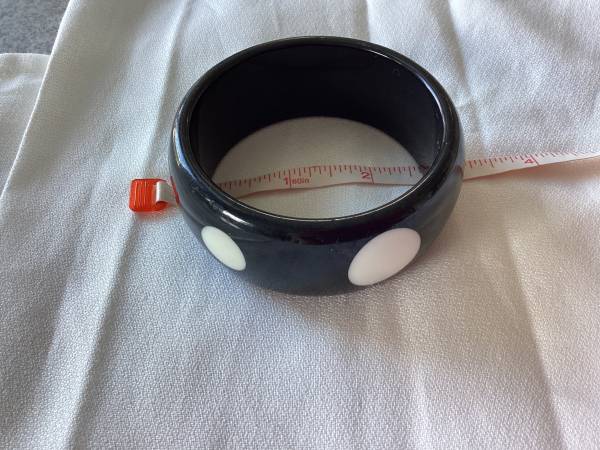 Vintage Plastic chunky bangle black white polka dots mod boho lucite 1
