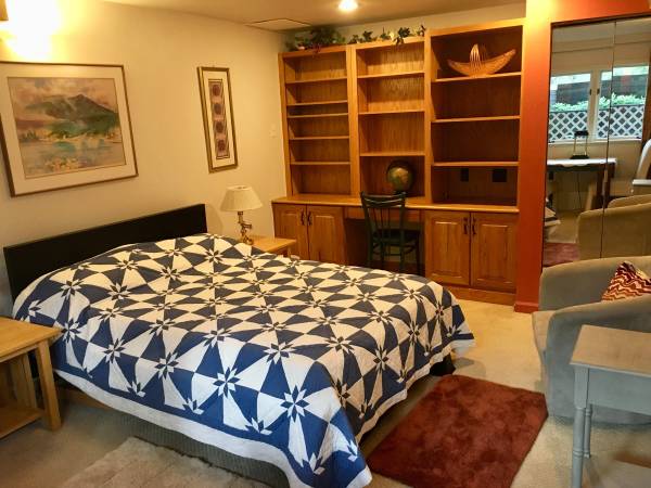 DELIGHTFUL T'HOME Private Flr./Bath. Share w/ easy going, mature woman 1