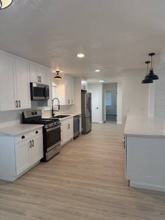 $2,200 / 2br - TURNKEY LAKE WILDWOOD POOL HOME! (Penn Valley)63952110018562122