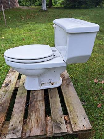 Toilet free to good home. 1