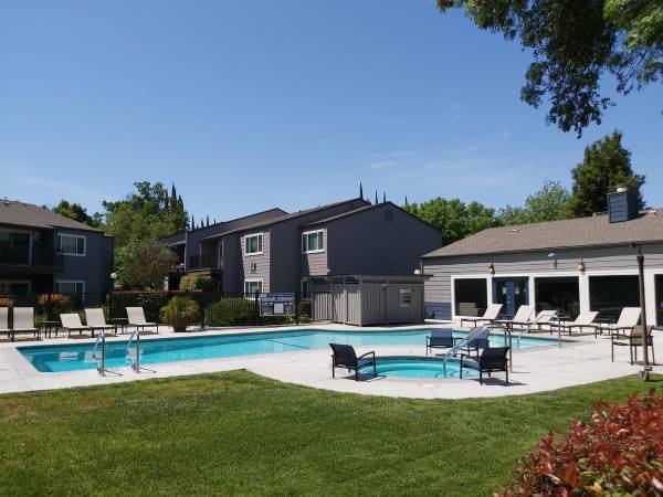 $1,825 / 2br - 808ft2 - REDUCED RENT!! MOVE IN SPECIAL!! (Modesto)63970302360834120