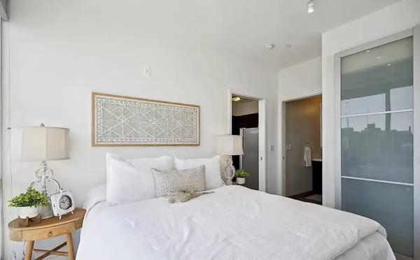 $1,050 / 1br - 619ft2 - Bright 1BR/1BA with City Views in Valencia Corridor (Mission District)63946669664770124