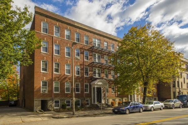 Brighton 1 Bed/1 Bath Apartment | Chestnut Hill Ave 1