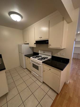 $2,399 / 1br - N berkeley 1bed 1bath remodeled accross from Andronicos walk to shops (berkeley)63845956532225123