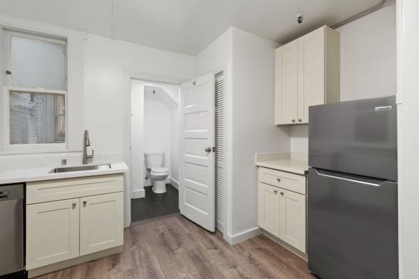 $2,595 Renovated Nob Hill Studio with In Unit Laundry! (nob hill)63938630870403121