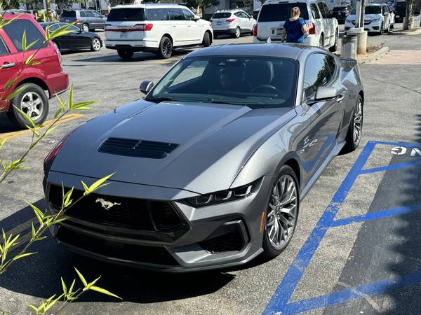 Ford Mustang GT Premium 2024: Lujo Impecable y Rendimiento Emocionante - $46,000 (Valencia)63615956653443123