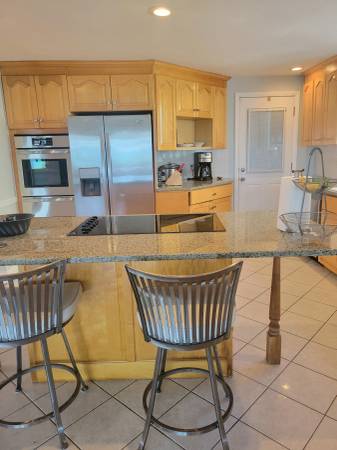 $1,100 / 1br - BEAUTIFUL LAUNDRY PARKING TRAIN TO DOWNTOWN INTERNATIONAL WELCOMED (East Boston, Revere Beach)63699526127489122