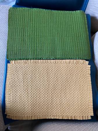 Placemats - 2 Green & 2 Yellow - $1/each 1