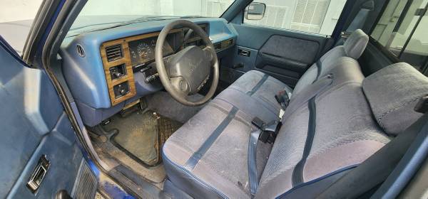 1995 Dodge Dakota SLT V8 - Low Miles! 8' Long Bed - $3,995 (Los Angeles)63436241969921123