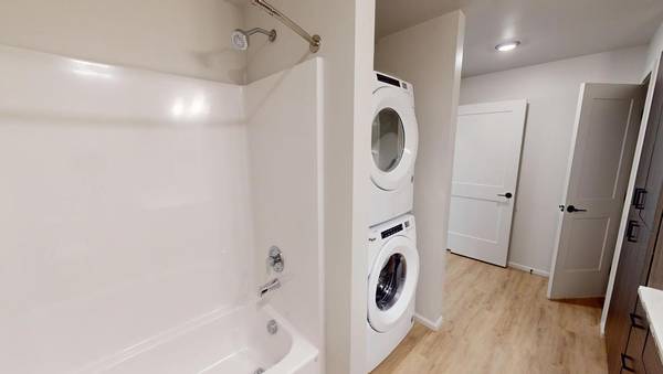 $1,999 / 2br - 911ft2 - Playground, Hardwood Floors, Off Street Parking (Port Orchard)63852484227331123