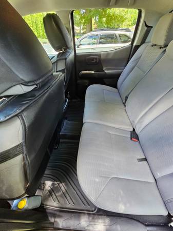 2017 Toyota Tacoma - Photo 10