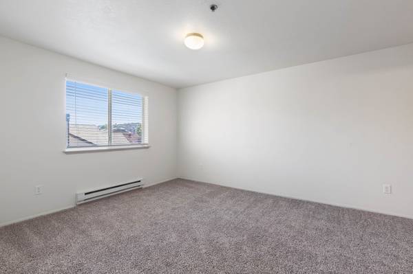 $2,161 / 2br - 896ft2 - Situated in Renton!, 2/BD 1/BA, Overhead Lighting (200 SW 5th Pl, Renton, WA)63944962742147120