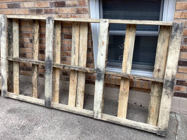 Extra large pallet free on curb 1