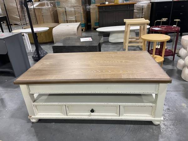 Ashley Design Realyn 47" Lift Top Coffee Table White/Brown Brand New 1