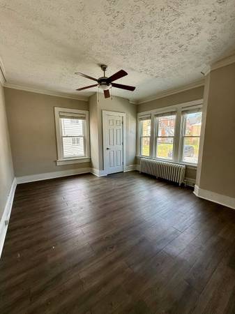 $1,595 / 3br - 1075ft2 - Hardwood Flooring, Newly Painted, 3bd 1ba64013205843073123