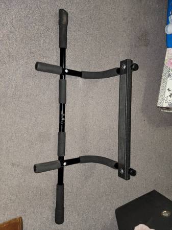 Doorway Pull-up Workout Bar 1