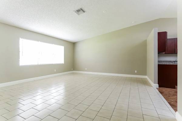 $1,325 / 2br - 1894ft2 - Microwave, Ceiling Fan, Covered Parking, On-Site Management (Lake Worth)64001849951874123