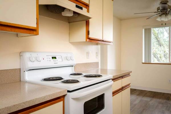 $1,595 / 2br - 915ft2 - Great space for every taste. You'll love our 2 bed, 1 bath townhome! (Salem)63660478597505121