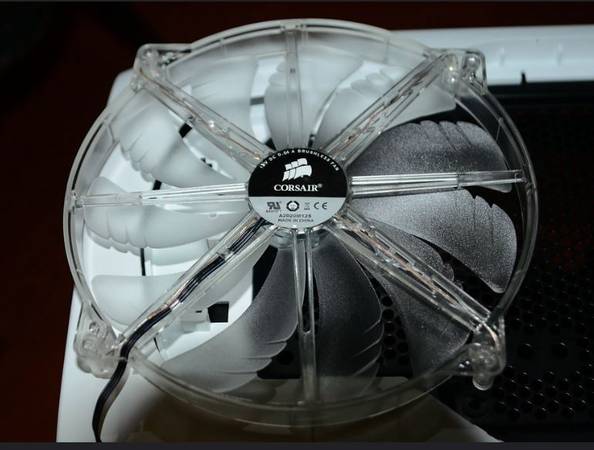 Corsair 200m Oversized Case Fan (Frosted Acrylic) 1
