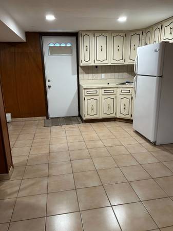 $1,300 Large Studio Apartment (Flushing)63945496181891120