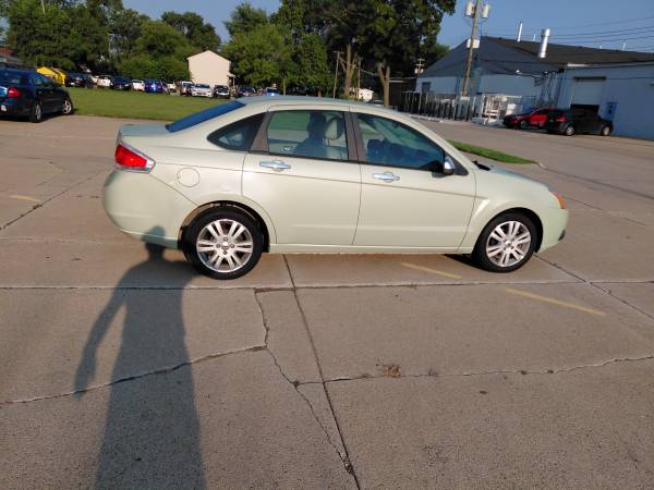 Ford Focus sedán de 4 puertas - $2,68063470238837251124