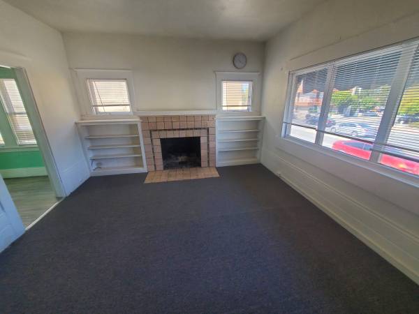 $3,450 / 2br - Amplio 2x1 en el centro de San Mateo con habitación adicional en la planta baja (san mateo)63880018837121124