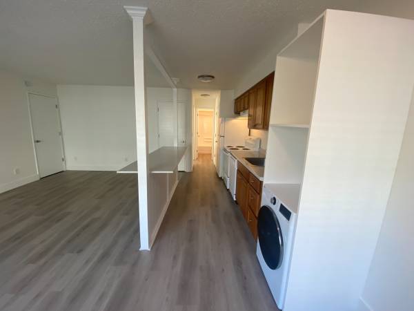 $1,325 / 1br - 680ft2 - Get $100 Off Rare 1 Bed w/ In-Unit Washer/Dryer Combo! Don't Miss Out! (Gladstone)63842023134977121