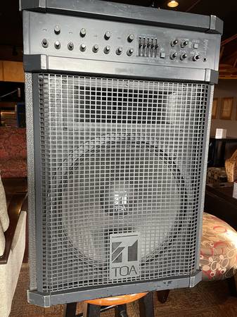 TOA KD-3 Keyboard / PA Amp 1