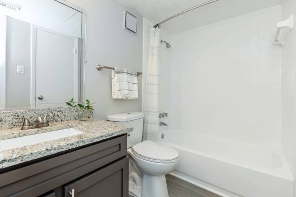 $825 / 1br - 680ft2 - Heat included, 1BD 1BA, In Dallas (2501 Webb Chapel Ext, Dallas, TX)63867603341441124